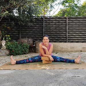 Carmen Romero, profesora de Yoga Oncológico en Sant Cugat del Valles, Rubí, Terrassa, Sabadell - Barcelona, España.