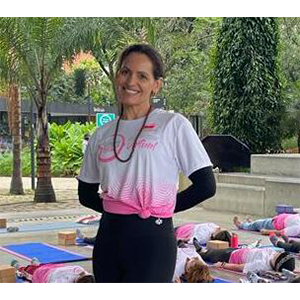 Jeanette Bustamante, profesora de Yoga Oncológico en Medellín, Colombia