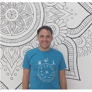 Jesús Medina de Llamas, profesor de Yoga Oncológico en Fuerteventura, España