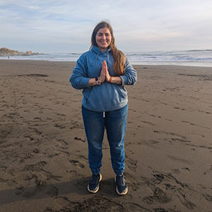 Angela-Espinoza-Ballentine-Profesora-de-Yoga-Oncologico